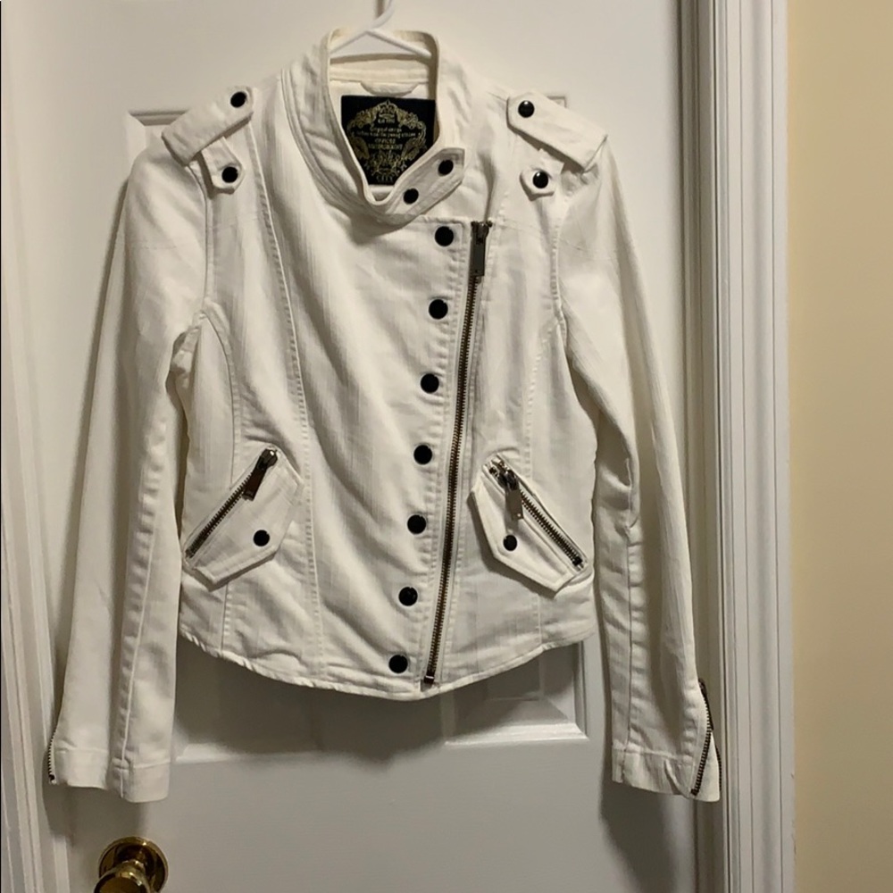White Jean Jacket 165/88A, fit a size M!